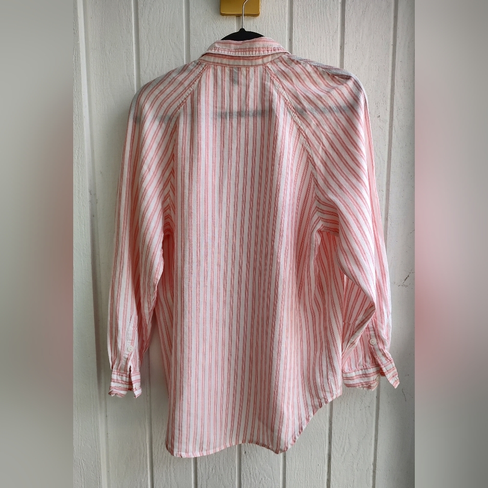 Universal Thread loose fitting button down - Picture 2 of 2